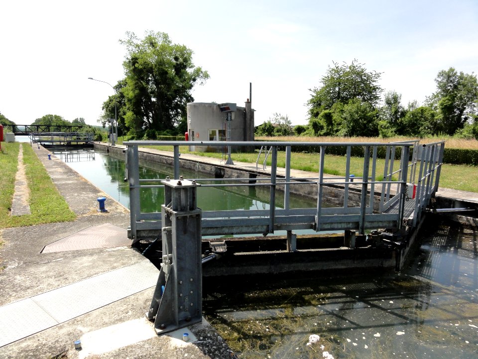Moussy-Verneuil limite Soupir (Aisne) Canal de l'Oise à l'Aisne, écluse nr 12 de Moussy-Soupir (02)