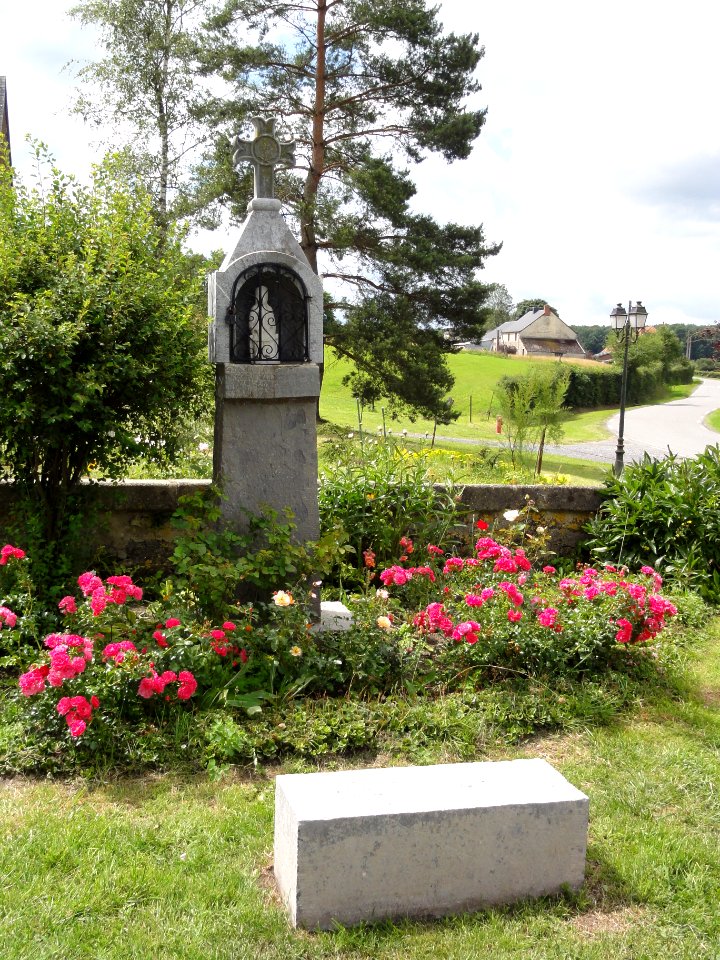 Moustier-en-Fagne (Nord, Fr) chapelle jardin du monastère