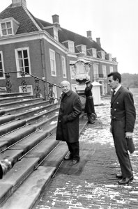 Mr. E.H. (Edzo) Toxopeus (VVD) arriveert bij Paleis Huis ten Bosch te Den Haag, Bestanddeelnr 919-7531