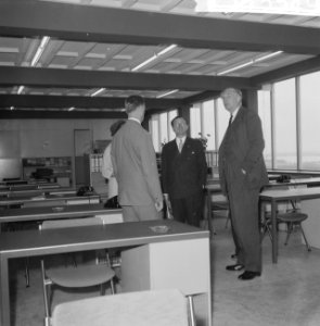 Mr. dr. Ch. J. M. A. van Rooy , Minister van Sociale Zaken en Werkgelegenheid op, Bestanddeelnr 911-5549