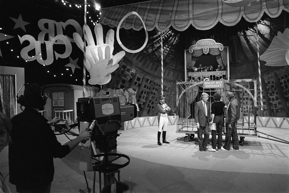 Mounties René van Vooren (l) en Piet Bambergen in 1 2 3 show, Bestanddeelnr 932-8097