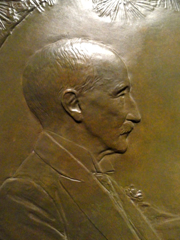 Mr. and Mrs. Wayne MacVeagh by Augustus Saint-Gaudens, 1902, detail of Isaac Wayne MacVeagh (1833-1917) - Corcoran Gallery of Art - DSC01270