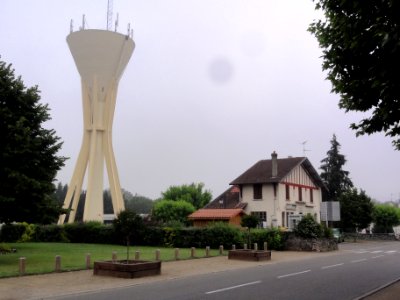 Moustey (Landes) bureau de poste, château d'eau