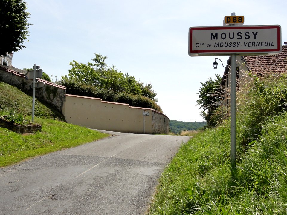 Moussy-Verneuil (Aisne) city limit sign Moussy