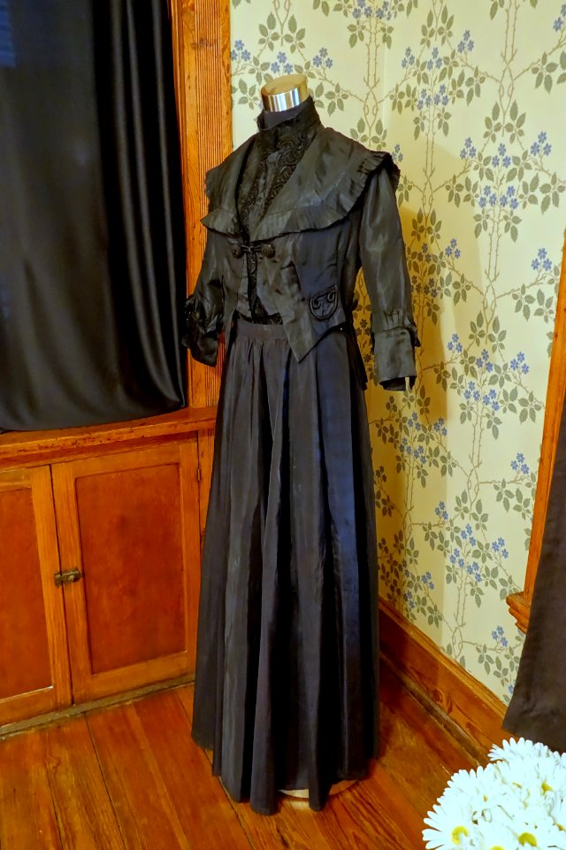 Mourning attire, skirt c. 1880-1900, blouse and jacket c. 1900 - O. Henry Museum - Austin, Texas - DSC09287