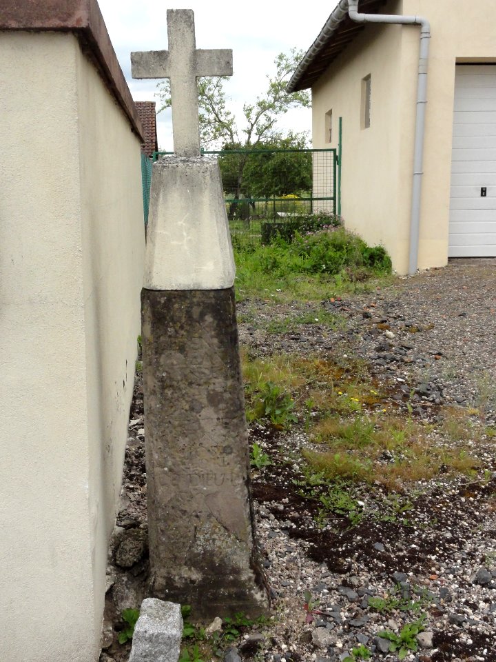 Moussey (Moselle) croix de chemin B