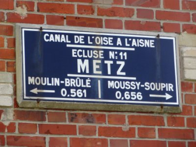 Moussy-Verneuil (Aisne) Canal de l'Oise à l'Aisne, écluse nr 11 de Metz, plaque