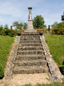 Moussy-Verneuil (Aisne) monument aux morts à Verneuil
