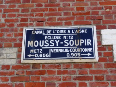 Moussy-Verneuil limite Soupir (Aisne) Canal de l'Oise à l'Aisne, écluse nr 12 de Moussy-Soupir, plaque