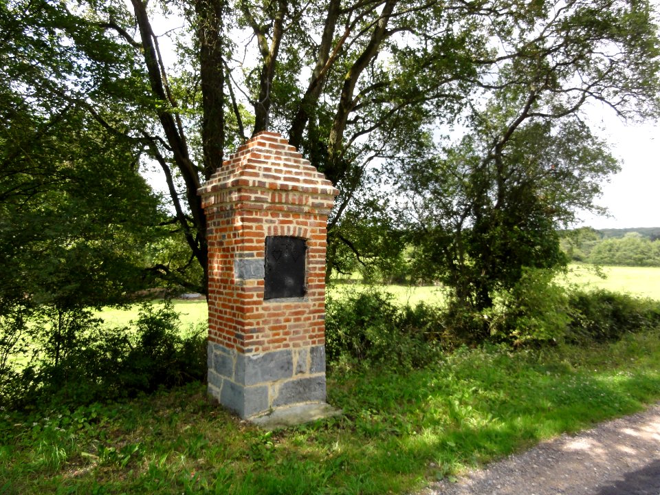 Moustier-en-Fagne (Nord, Fr) chapelle en briques, D83