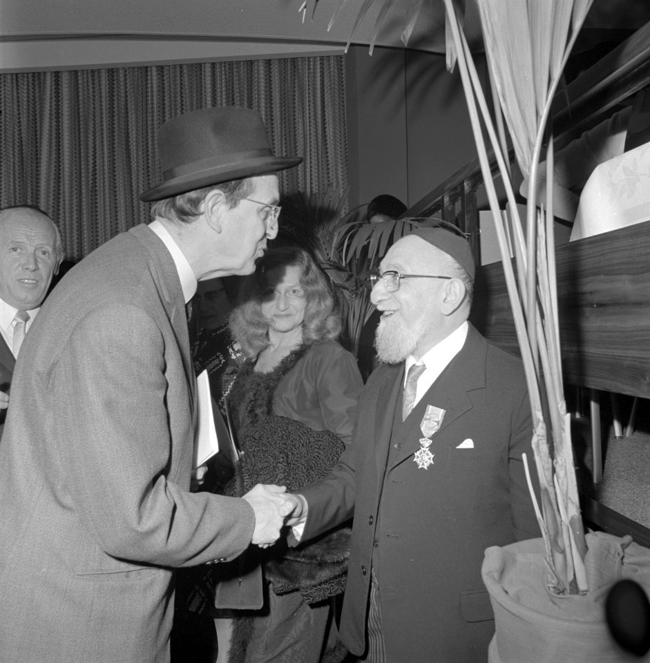 Mr. dr. F.J. Krop en Opperrabbijn Levie Vorst