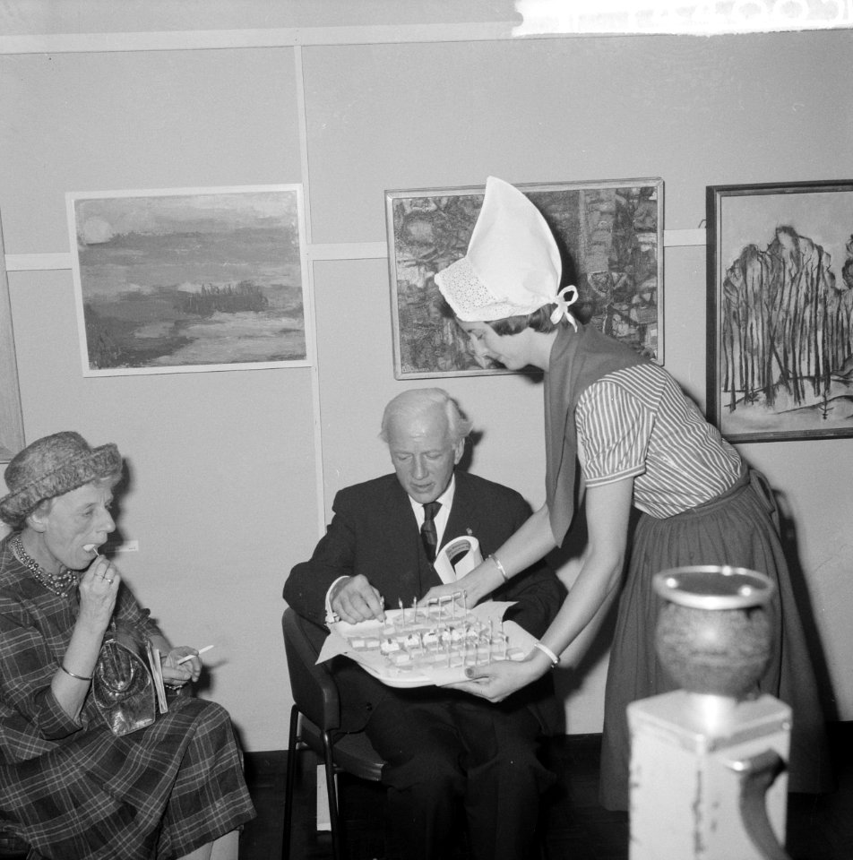 Mr. Arn. J. d'Ailly opende tentoonstelling in de RAI Schilders uit het bedrijfs, Bestanddeelnr 914-4883
