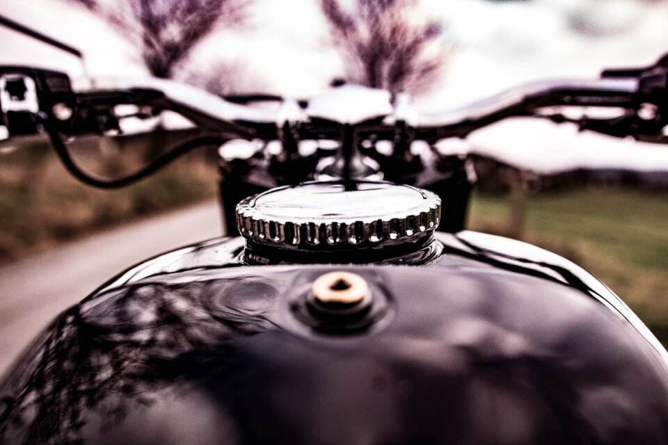 Motorcycle tank handlebars