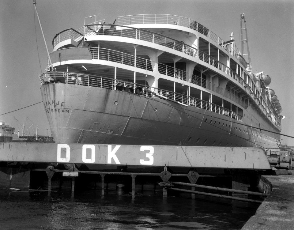 Ms De Oranje in dok bij Nederlandse Dok en Scheepsbouw Mij, Bestanddeelnr 916-8386