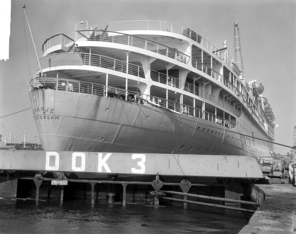 Ms De Oranje in dok bij Nederlandse Dok en Scheepsbouw Mij, Bestanddeelnr 916-8383