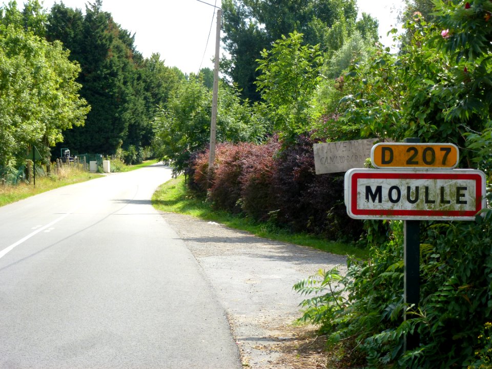 Moulle (Pas-de-Calais, Fr) city limit sign