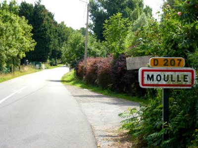 Moulle (Pas-de-Calais, Fr) city limit sign