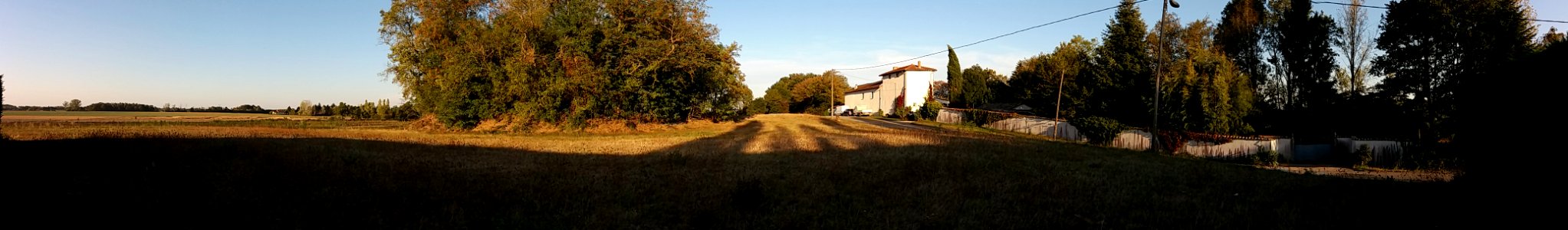 Motte castrale de Saint-André de Corcy - Panorama avec la route de la Poype