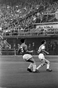 Moulijn (rechs) in actie, Bestanddeelnr 921-6680