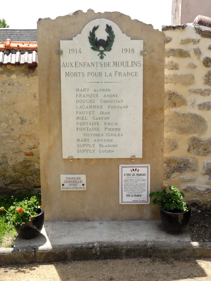 Moulins (Aisne) monument aux morts