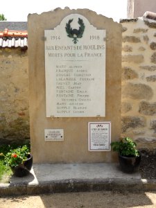 Moulins (Aisne) monument aux morts