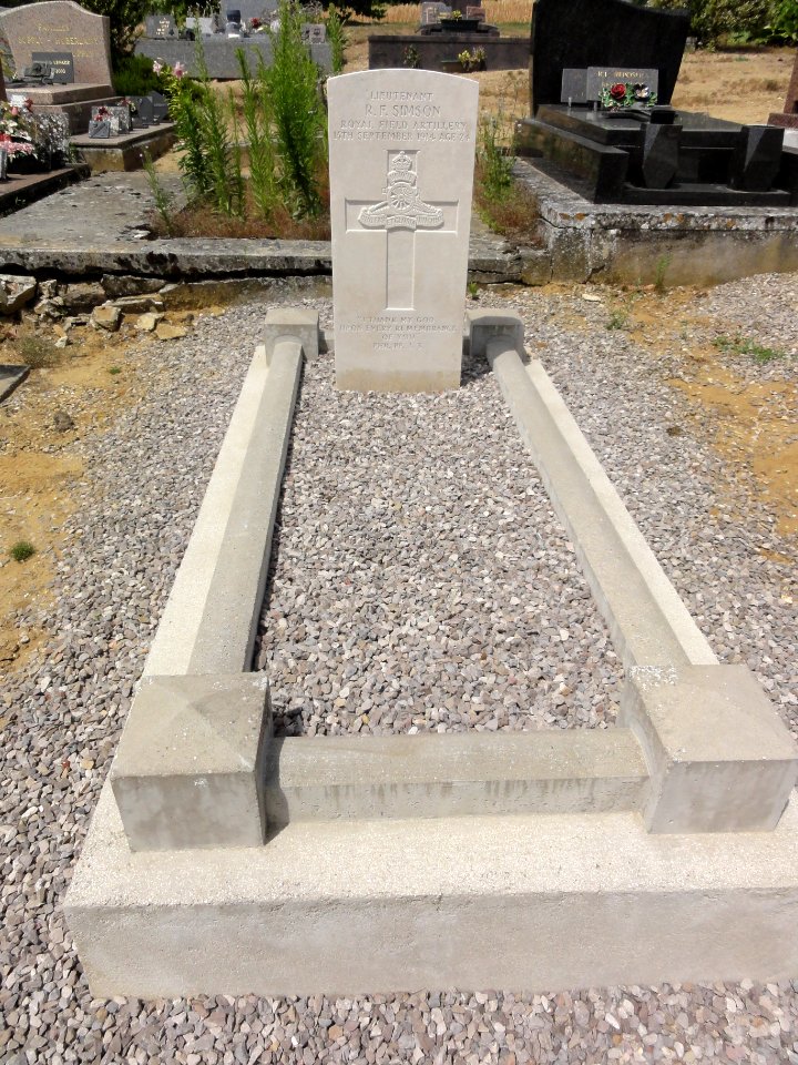 Moulins (Aisne) tombe de guerre de la CWGC (02)