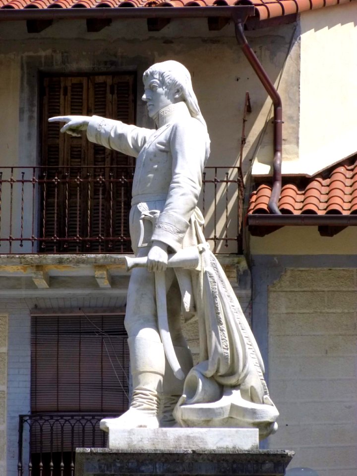 Motrico - Monumento a Cosme Damián Churruca 5