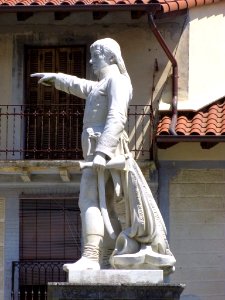 Motrico - Monumento a Cosme Damián Churruca 5