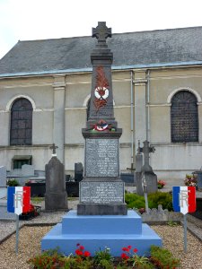 Moulle (Pas-de-Calais, Fr) monument aux morts