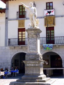 Motrico - Monumento a Cosme Damián Churruca 1
