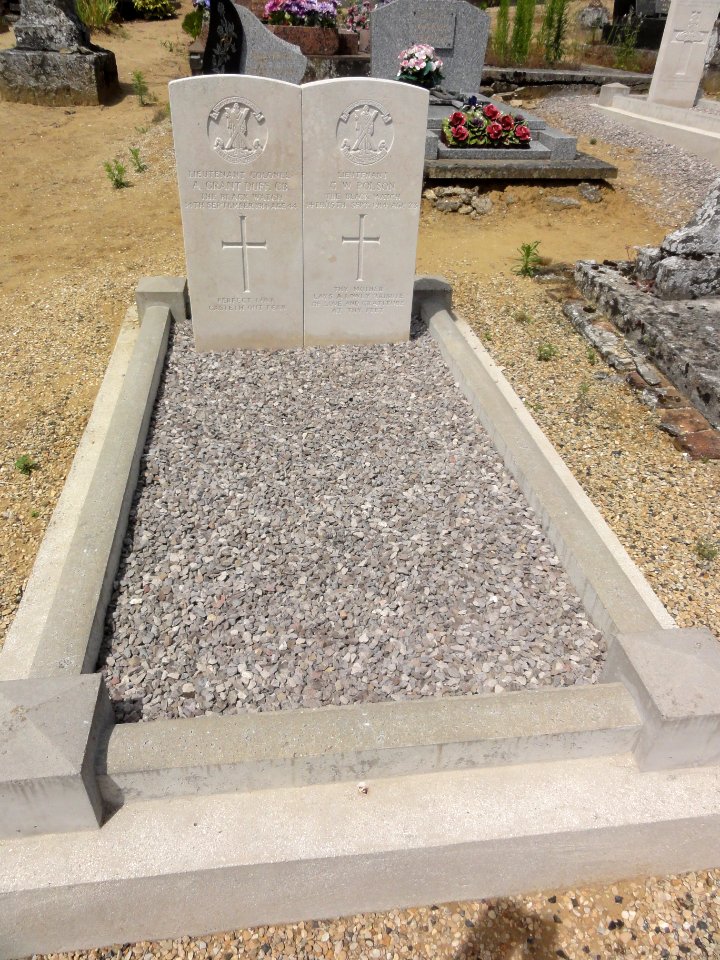 Moulins (Aisne) tombe de guerre de la CWGC (01)