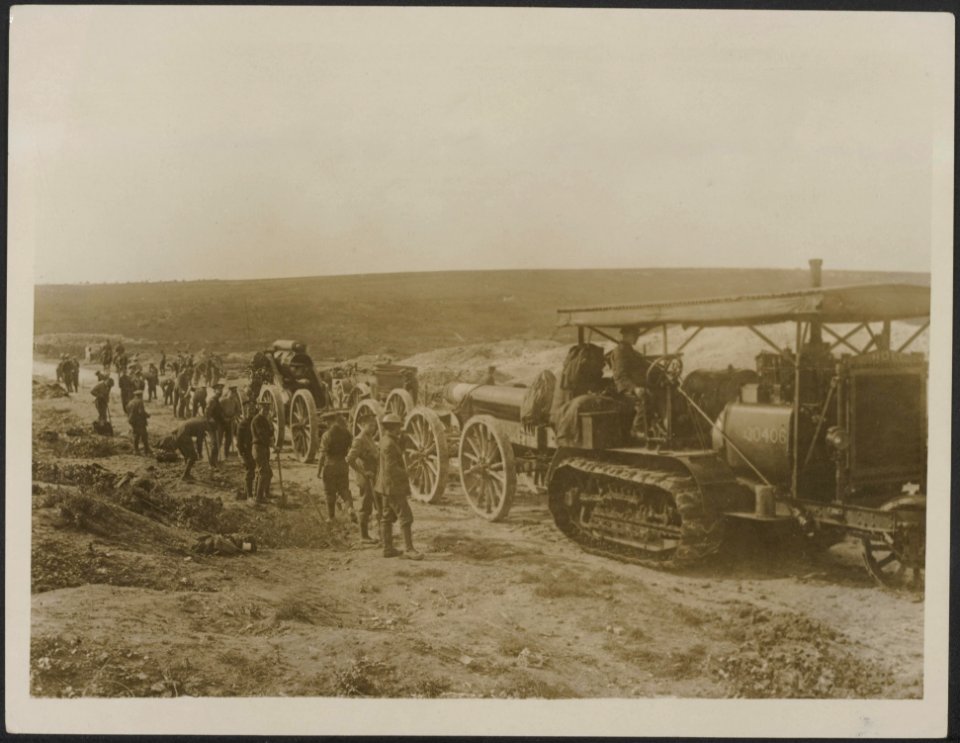 Moving our guns to an advanced position., Bestanddeelnr 158-2047