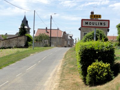 Moulins (Aisne) city limit sign