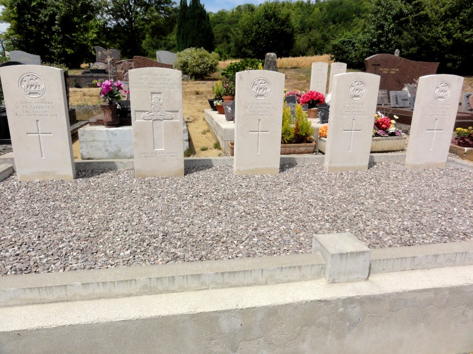 Moulins (Aisne) tombes de guerre de la CWGC (03)