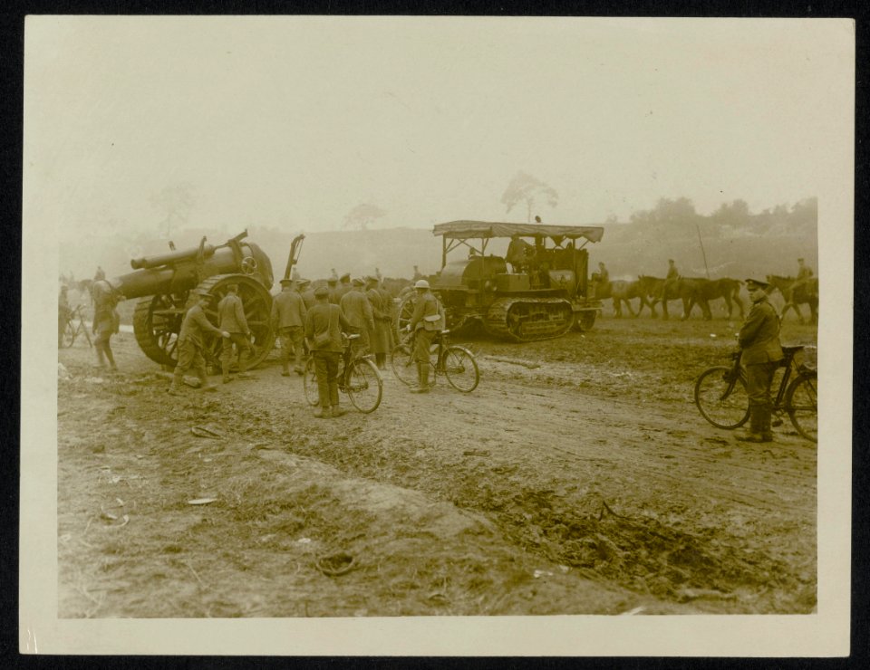Moving up the guns, Bestanddeelnr 158-0402