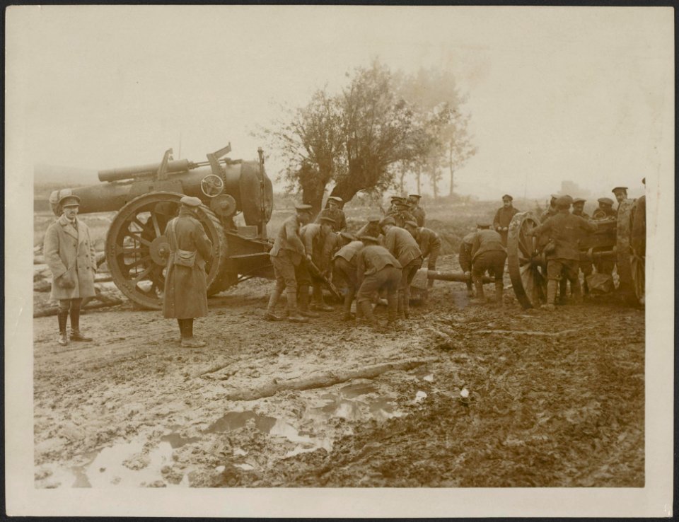 Moving up the guns, Bestanddeelnr 158-1693