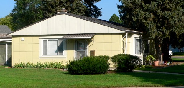 Moxon Lustron house from SE 3
