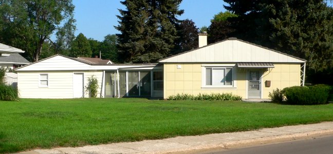 Moxon Lustron house from SE 1