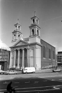 Mozes en Aaronkerk op Waterlooplein te Amsterdam, exterieur, Bestanddeelnr 925-8712 photo