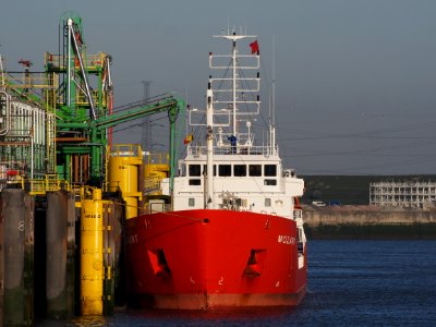 Mozart (ship, 2000) - IMO 9174086 on the Schelde river