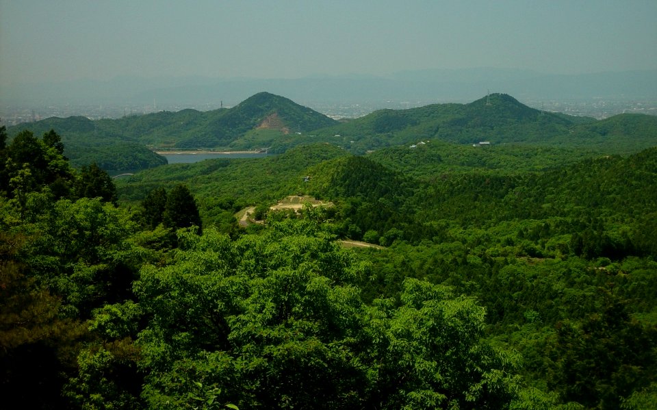 Mount Hongu and Mount Owarifujij from Mount Hasso2008-05-15