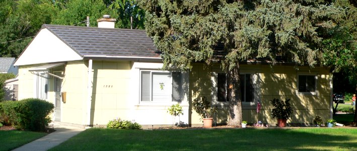 Moxon Lustron house from ENE 1