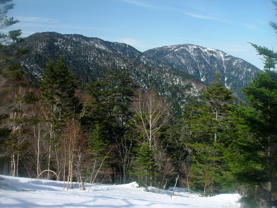 Mount Hachimori from Nomugitoge ski resort 2008-04-25