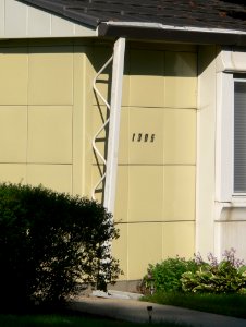 Moxon Lustron house zigzag support 1
