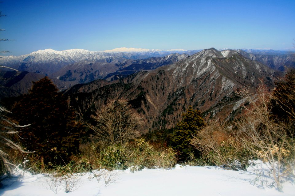 Mount Haku and Mount Hanabusa from Mount Odugongen 2009-03-30