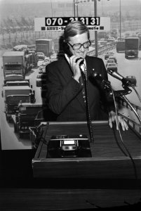 Mr Pieter van Vollenhoven heeft een speciaal telefoonnummer ten bate van actuele, Bestanddeelnr 931-7232
