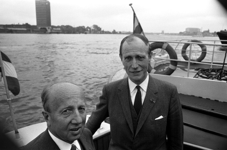 Mr U W H Stheeman , president van de Amsterdamse rechtbank, en zijn opvolger, Bestanddeelnr 926-4335
