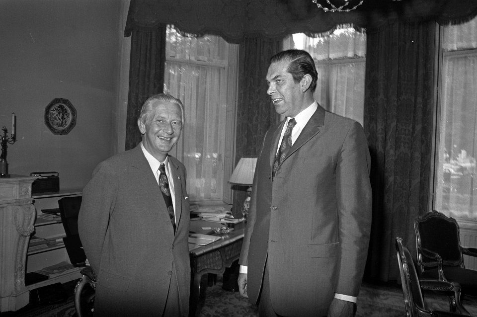 Mr Y Scholten onderzoekt voor Formateur Biesheuvel of breuk met DS'70 te lijme, Bestanddeelnr 925-7794