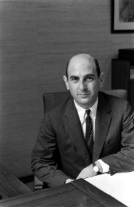 Mr. J. van Vollenhoven (kop) benoemd tot vice president in Nederland van de Cit, Bestanddeelnr 921-7695