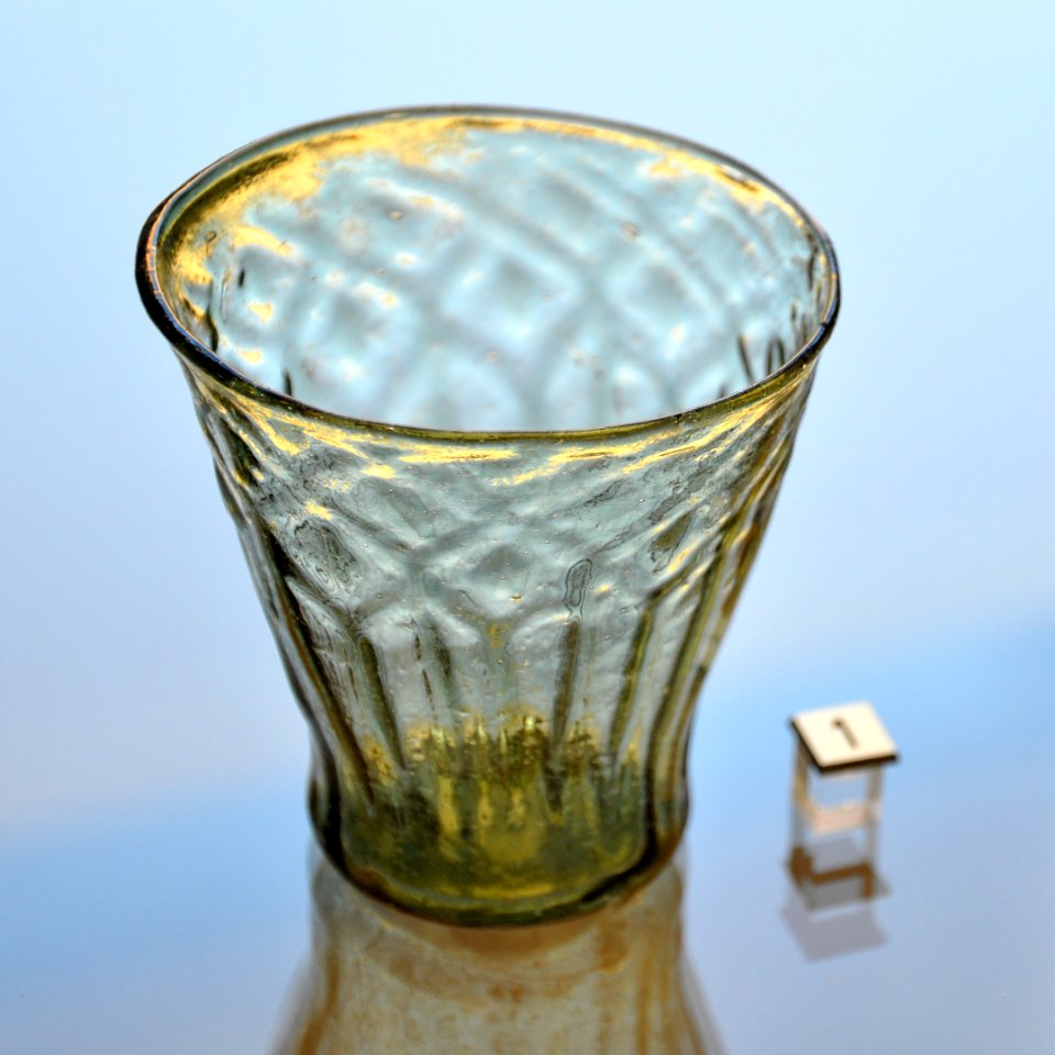 MRAH Verre 05 Gobelet XV XVI 20 12 2011